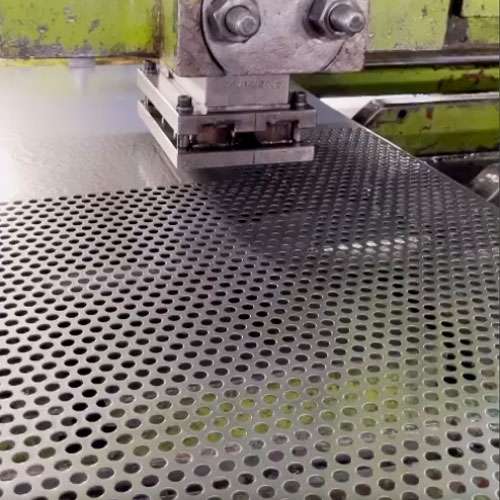 Tấm kim loại đục lỗ